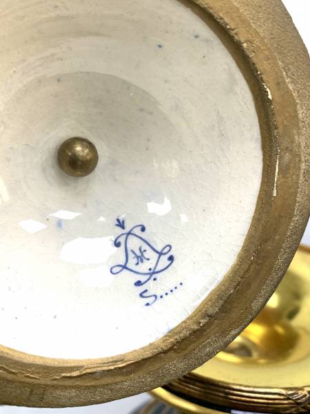 couverts en porcelaine de Sèvres