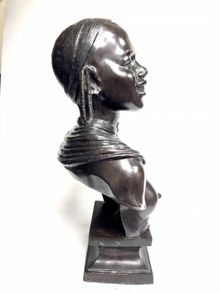 Vincenzo CINQUE (1852-1929) Buste de jeune femme africaine