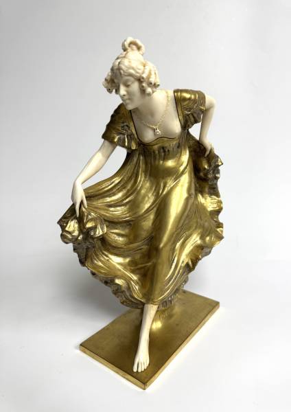 Statue en bronze doré d' Ernst Seger Maison Palombo