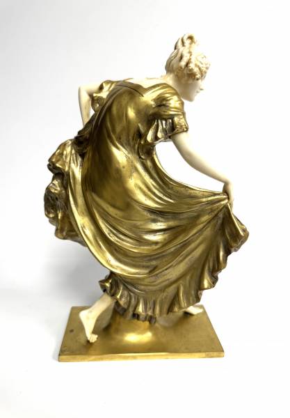 Statue en bronze doré d' Ernst Seger Maison Palombo