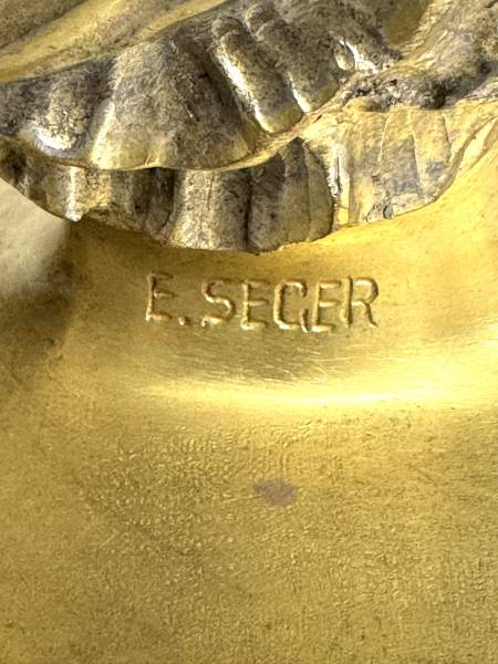 Statue en bronze doré d' Ernst Seger Maison Palombo