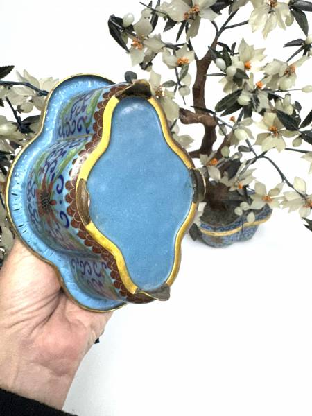 jardinières en bronze cloisonné et pierres dures