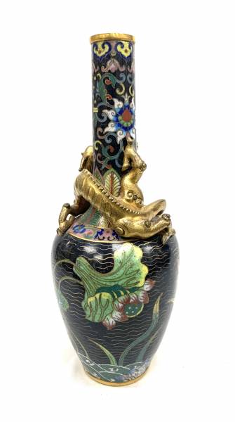 Vase balustre en bronze doré et émaux cloisonnés