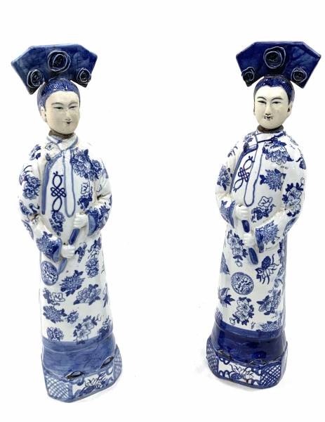 STATUES DE JEUNES FEMMES BLEU-BLANC