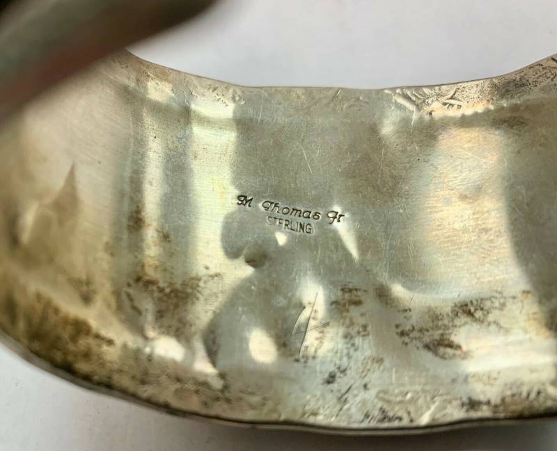 bracelet est signé M. Thomas JR 4